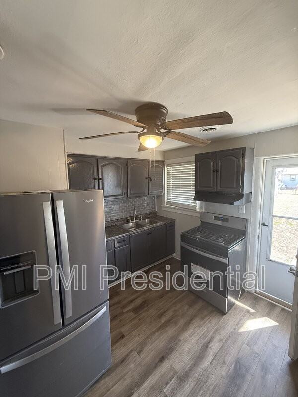 1607 Peter Paul Blvd - Photo 4 of 10