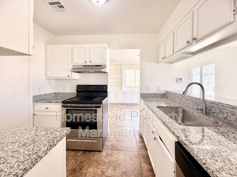 10020 S Clegern St - Photo 2 of 10