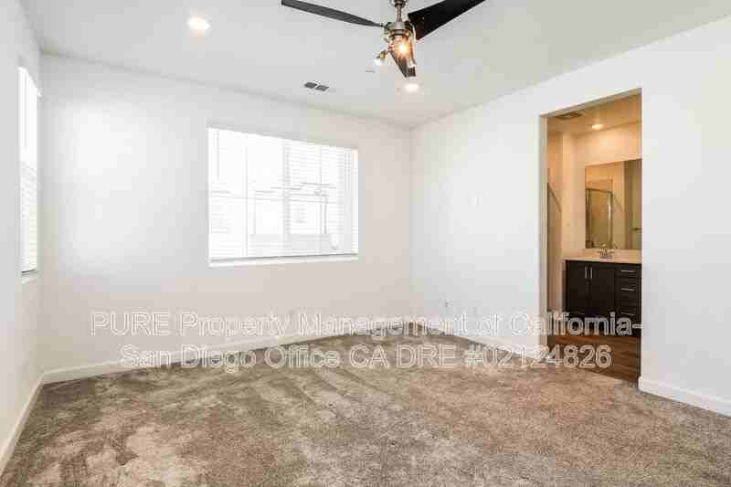 812 Mateo St #1 - Photo 4 of 18