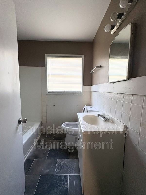 1252 18th Pl Sw - Photo 5 of 8