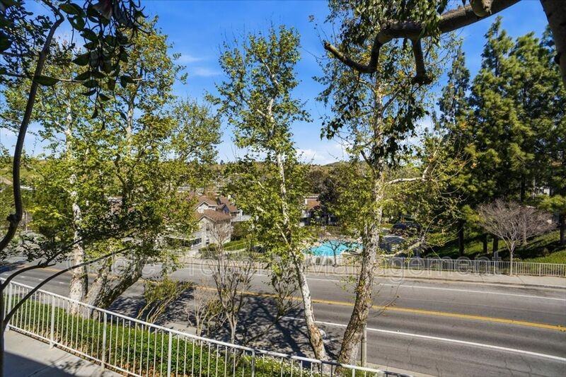 20305 Rue Crevier #585 - Photo 4 of 16