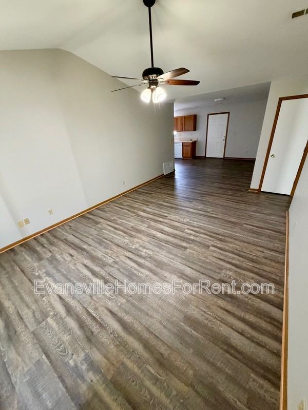 1113 W Oregon St - Photo 3 of 7