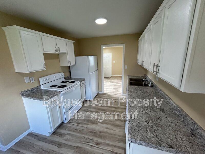 22 Whispering Dr - Photo 5 of 13