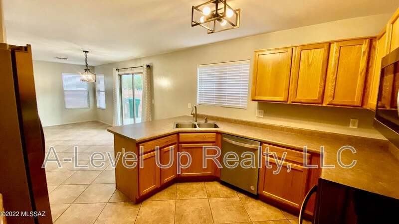 721 W Flaming Arrow Dr - Photo 7 of 29