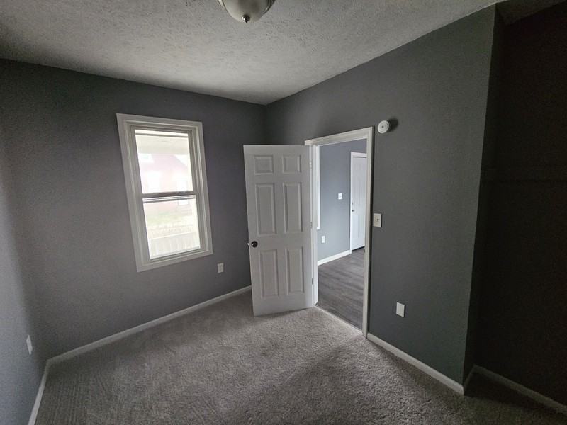 7040 Roy Ave - Photo 4 of 13