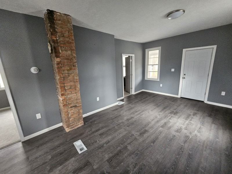 7040 Roy Ave - Photo 5 of 13