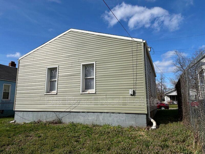 1706 Meadow Ave - Photo 4 of 27