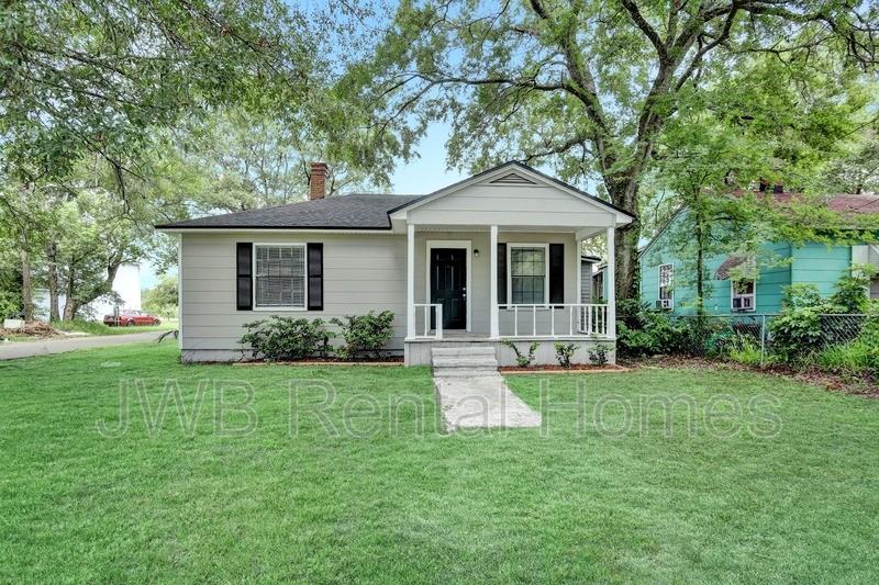 3263 Thomas St - Photo 2 of 22