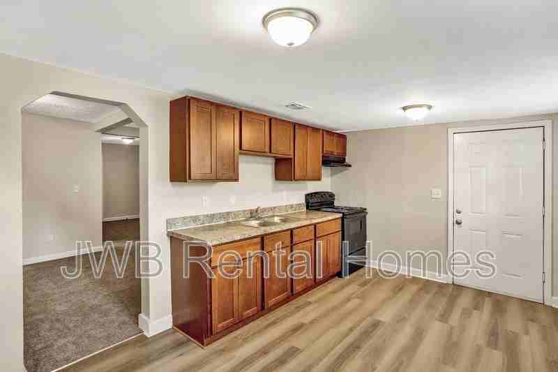 3263 Thomas St - Photo 6 of 22