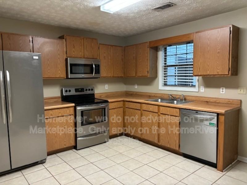 506 Oakwood Ct - Photo 3 of 33