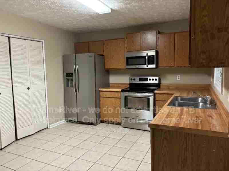 506 Oakwood Ct - Photo 4 of 33