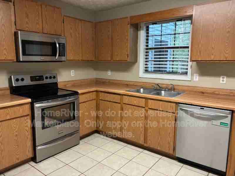 506 Oakwood Ct - Photo 5 of 33