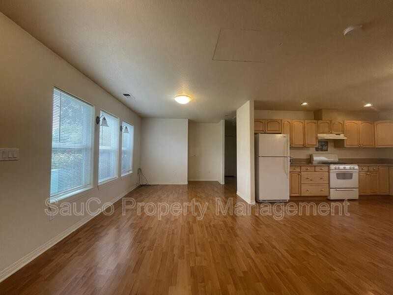 1449 N Ivy St - Photo 4 of 22