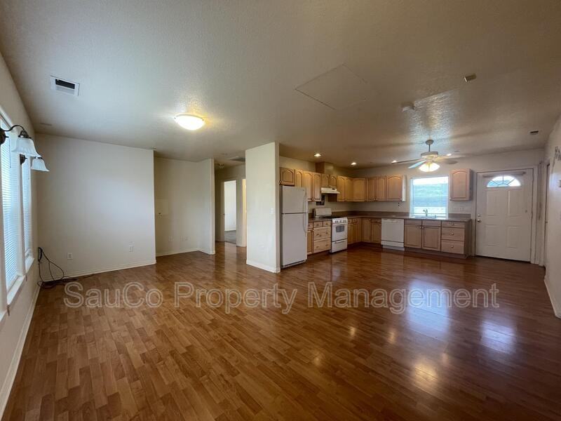 1449 N Ivy St - Photo 6 of 22