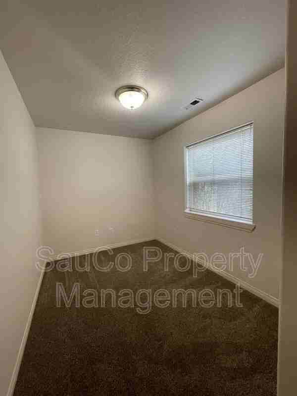 1449 N Ivy St - Photo 7 of 22