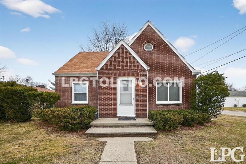 667 Caswell Ave - Photo 2 of 37