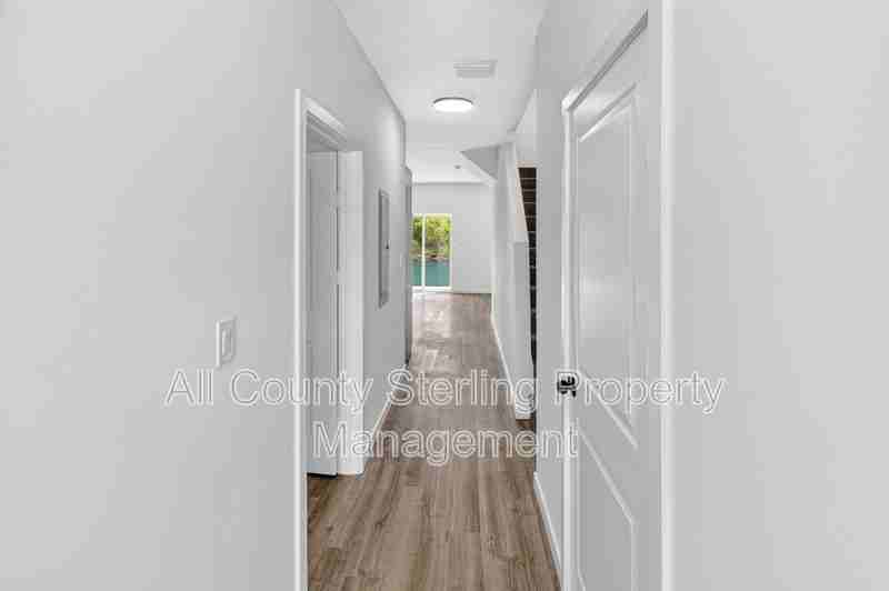 1611 Nw 29th Rd #3 - Photo 3 of 30