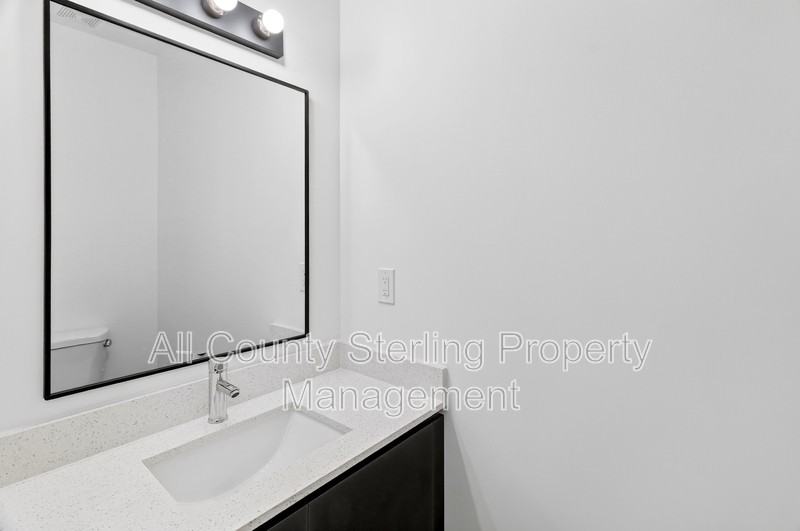 1611 Nw 29th Rd #3 - Photo 4 of 30