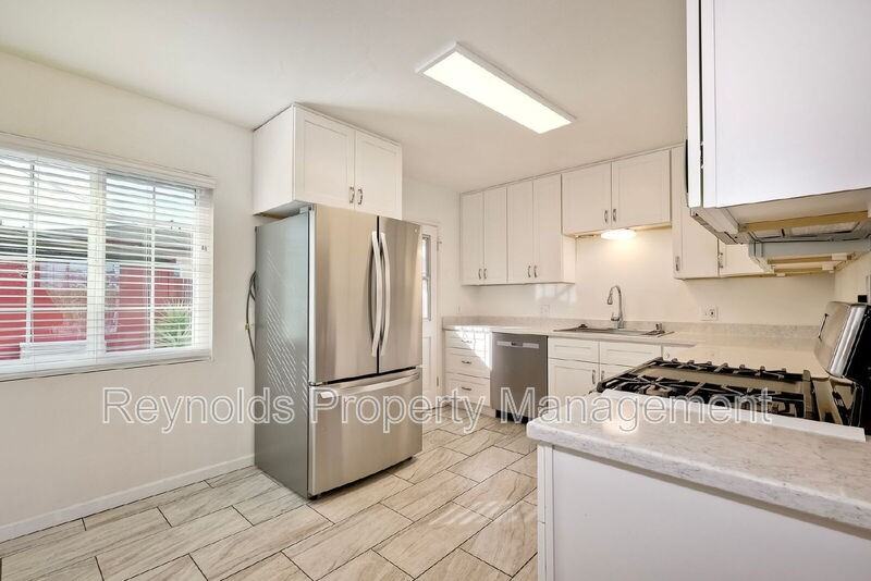 3341 Chamoune Ave - Photo 4 of 17