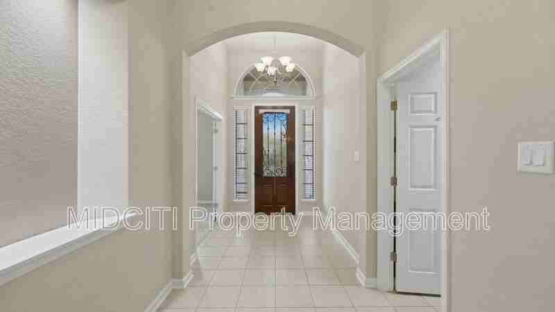 842 Santa Cruz - Photo 4 of 40