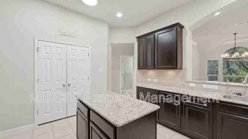 842 Santa Cruz - Photo 7 of 40