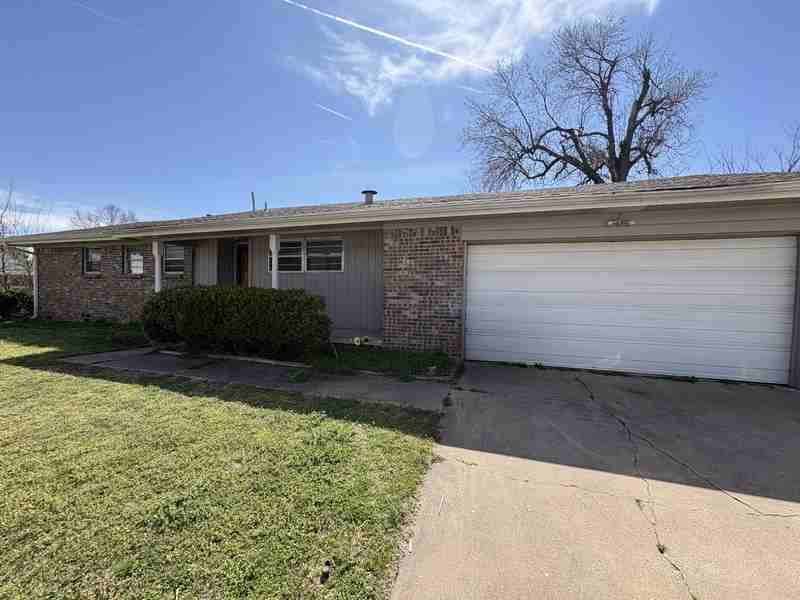 10124 E 22nd St - Photo 2 of 9