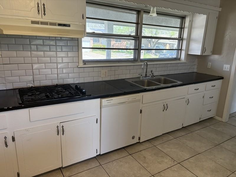 10124 E 22nd St - Photo 3 of 9