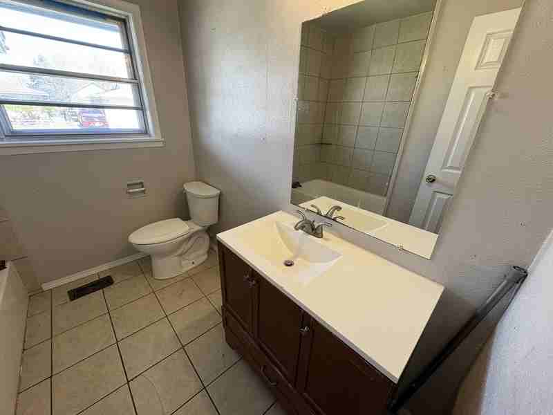 10124 E 22nd St - Photo 7 of 9