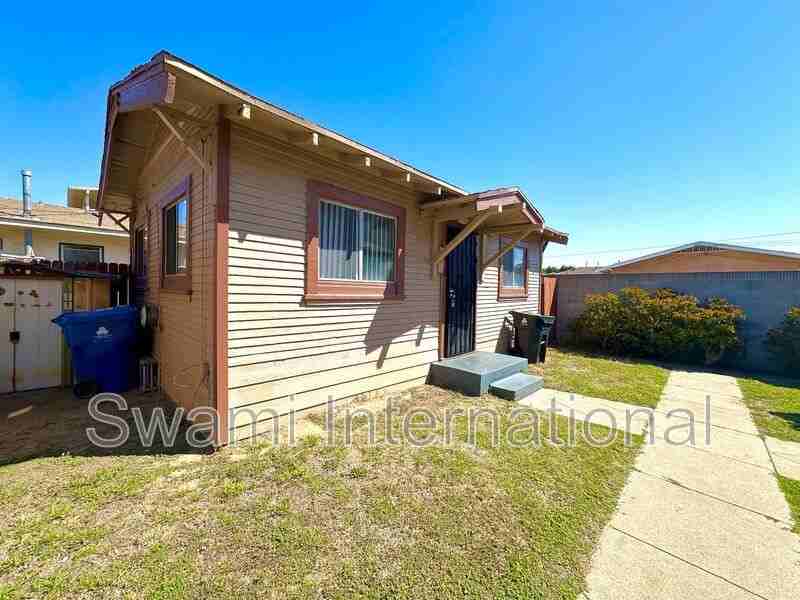 1138 1/2 Blinn Ave - Photo 3 of 19