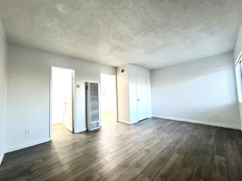 4006 Ingraham St - Photo 2 of 11