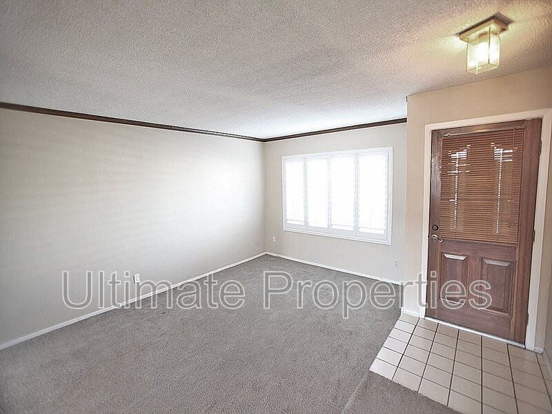 5325 W Golden Ln - Photo 2 of 11