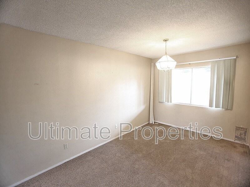 5325 W Golden Ln - Photo 3 of 11