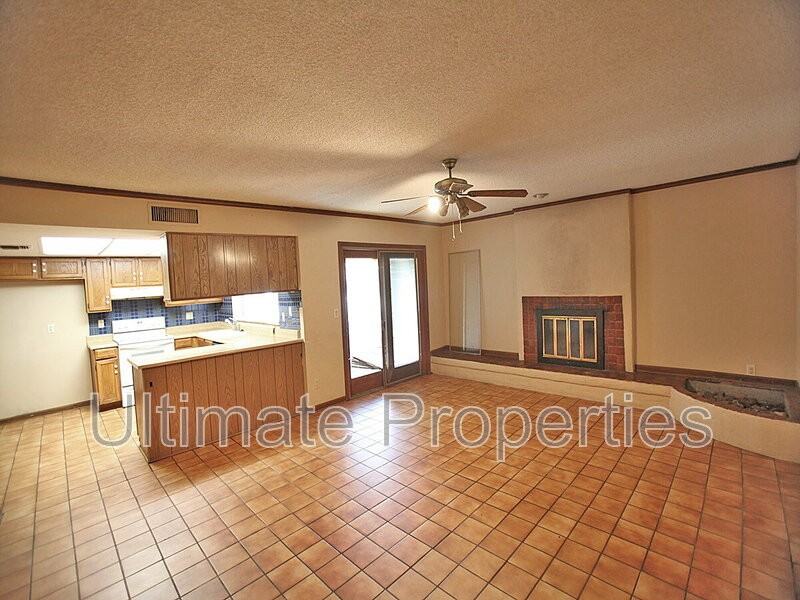 5325 W Golden Ln - Photo 5 of 11