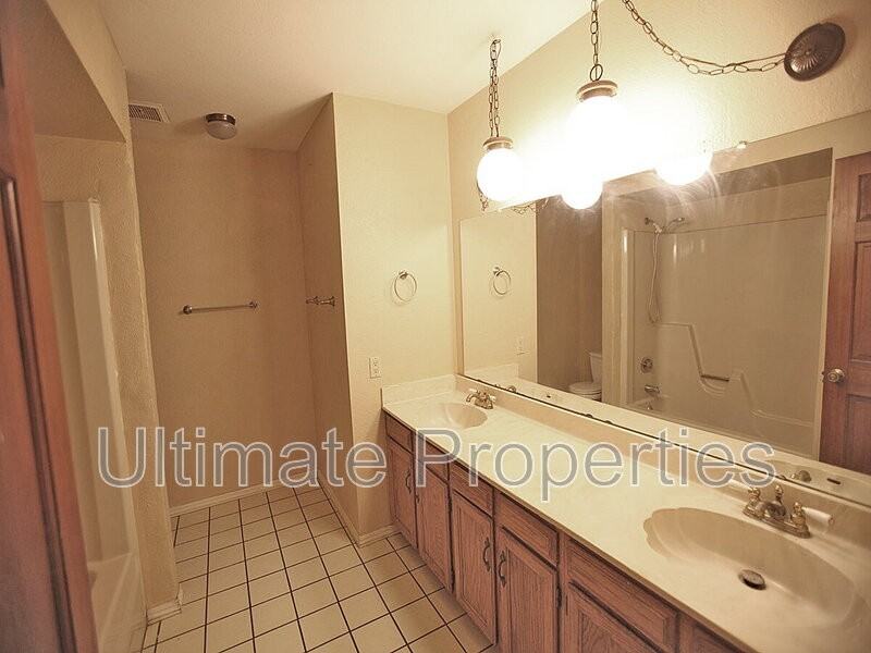 5325 W Golden Ln - Photo 6 of 11