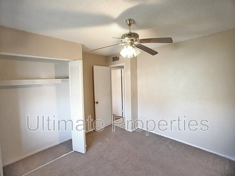 5325 W Golden Ln - Photo 7 of 11