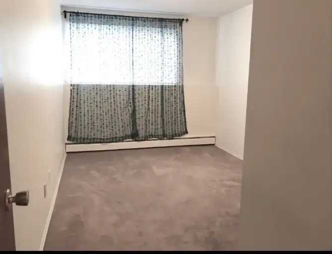 7604 95 St Nw - Photo 6 of 8