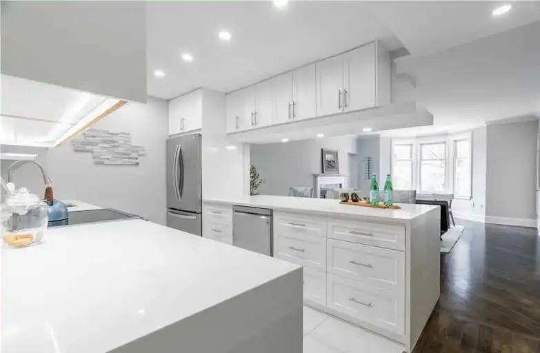 460 Wellington St #202 - Photo 4 of 10