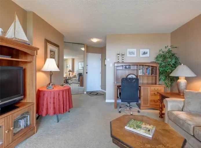 225 Belleville St #808