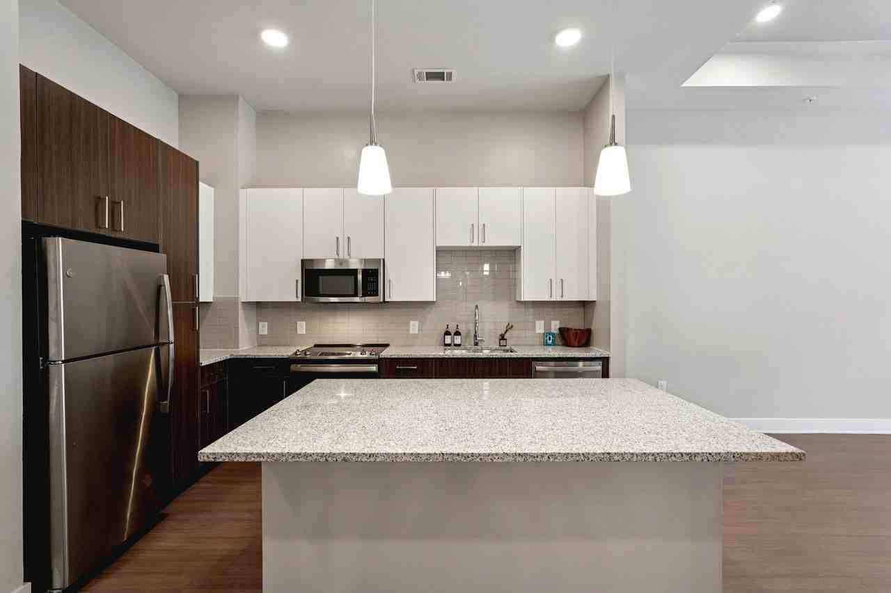 915 Glenwood Apartments on the Beltline - Photo 7 of 55