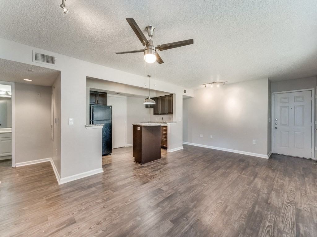 Vibe on Riverside - Photo 4 of 27