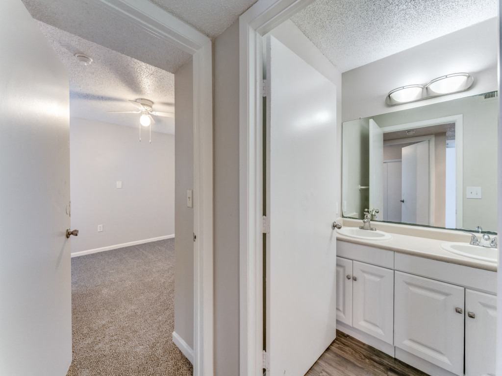 Vibe on Riverside - Photo 7 of 27