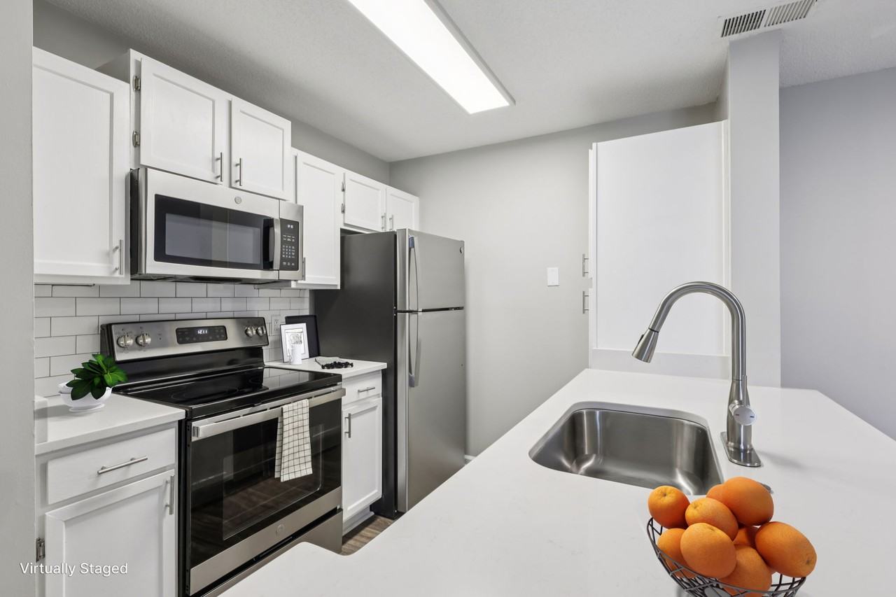 One Norman Square - Photo 3 of 36