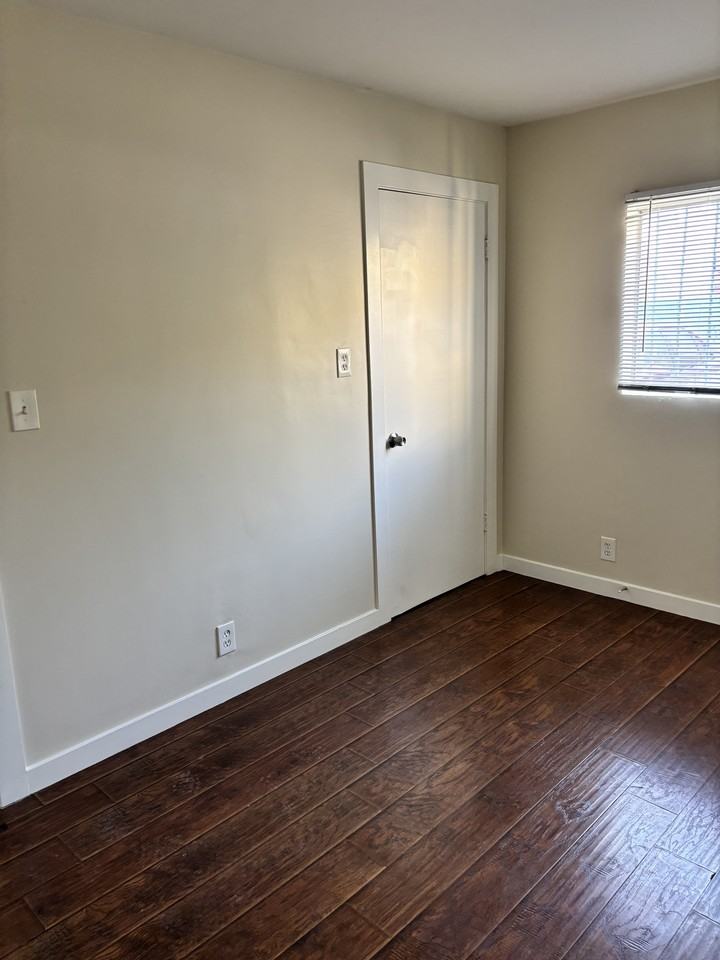 9427 S. BROADWAY - Photo 5 of 18