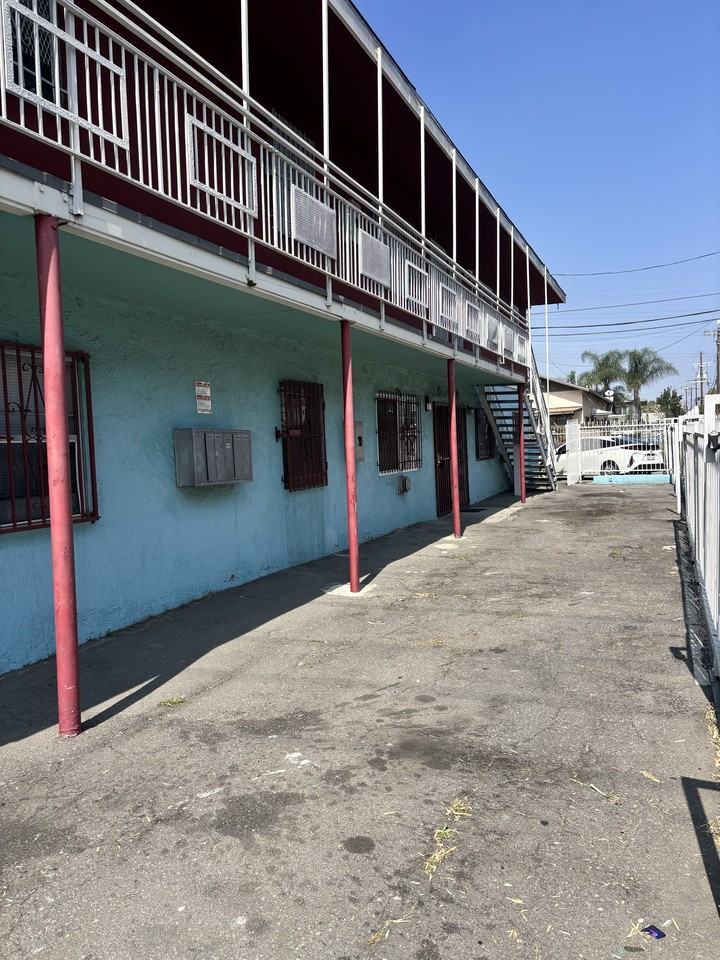 113 W. CENTURY RED. - Photo 2 of 10