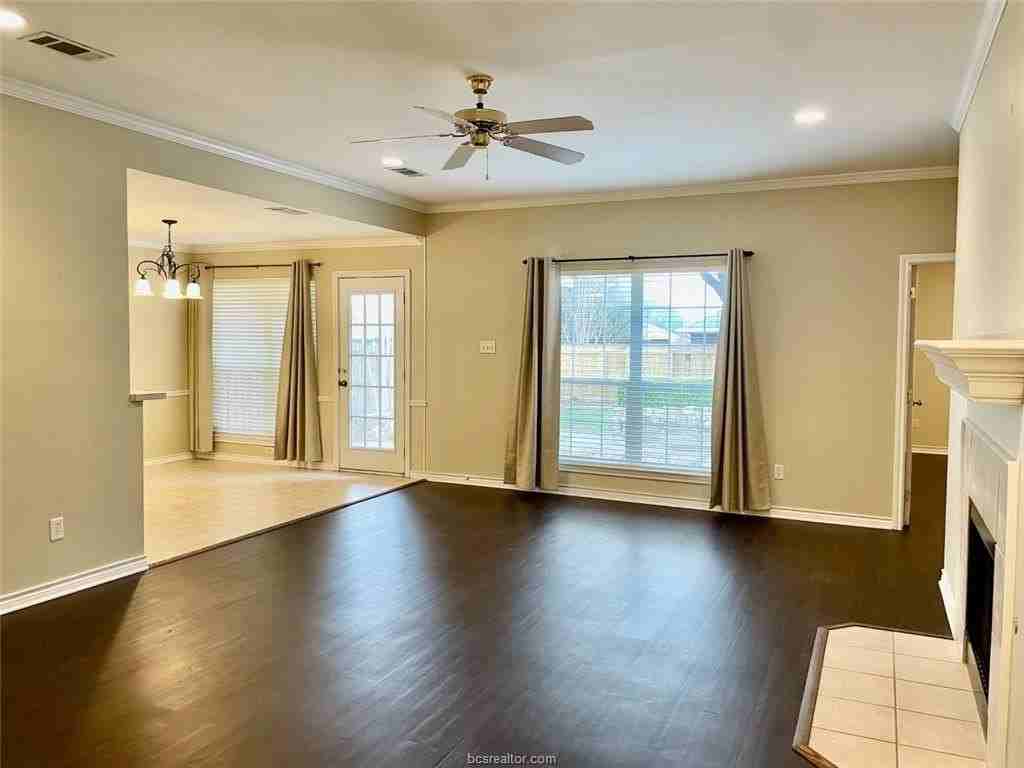 236 Stuttgart Cir - Photo 3 of 18