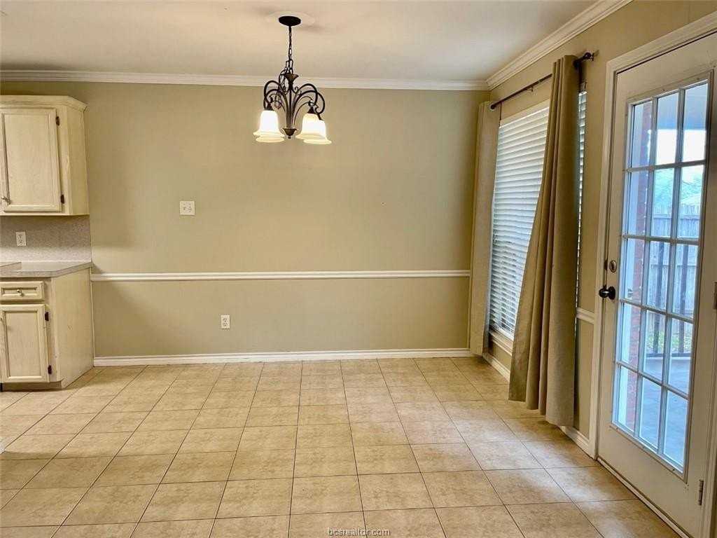 236 Stuttgart Cir - Photo 4 of 18