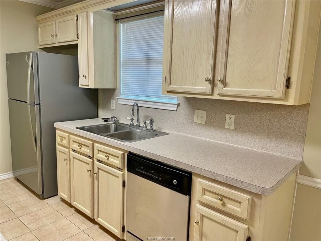 236 Stuttgart Cir - Photo 7 of 18