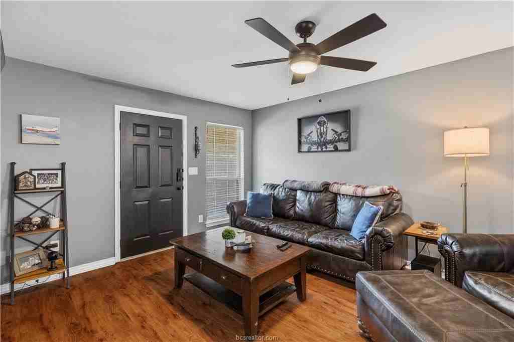 3766 Oldenburg Ln - Photo 3 of 17