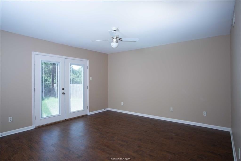 811 Yegua St Apt 2 - Photo 2 of 6