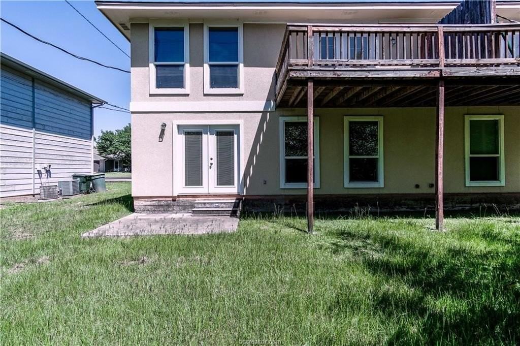 811 Yegua St Apt 2 - Photo 6 of 6